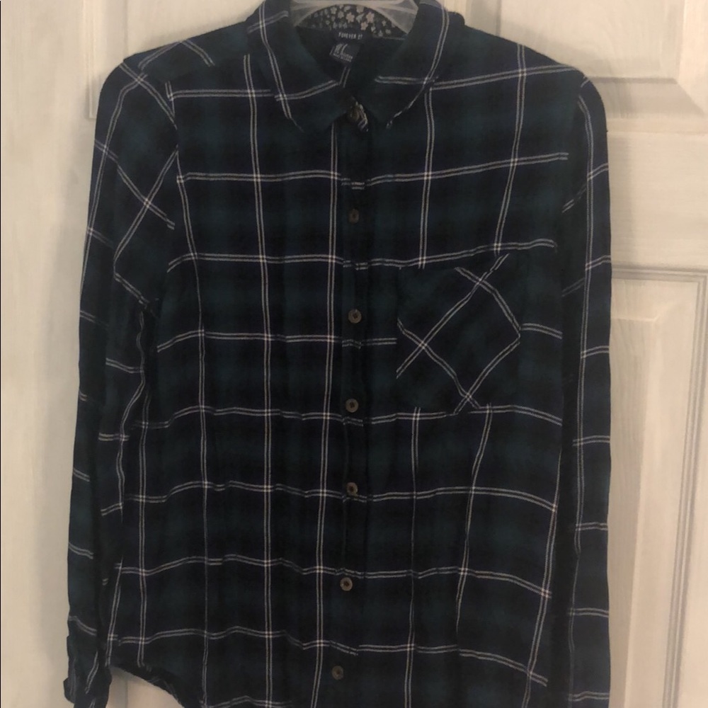 navy blue,dark green,white,& black  flannel